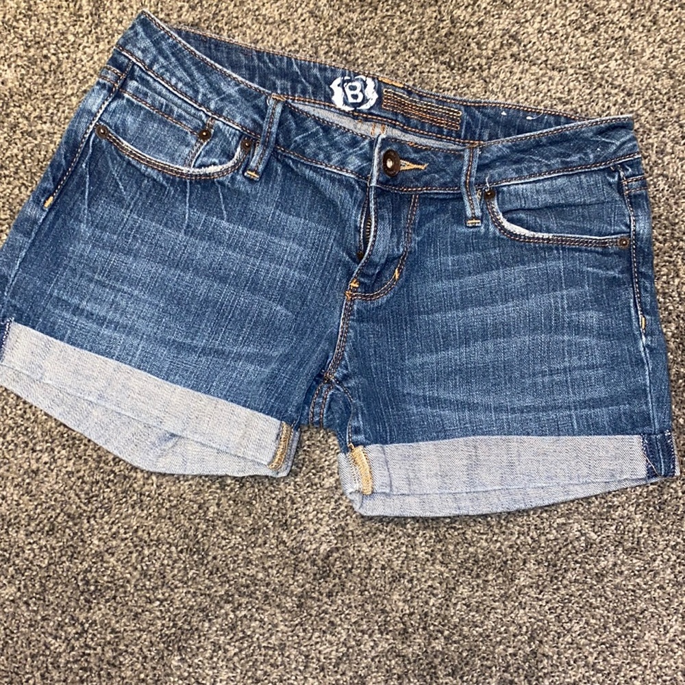 NWT Size 5 Bullhead Cuffed Jean Shorts Cute